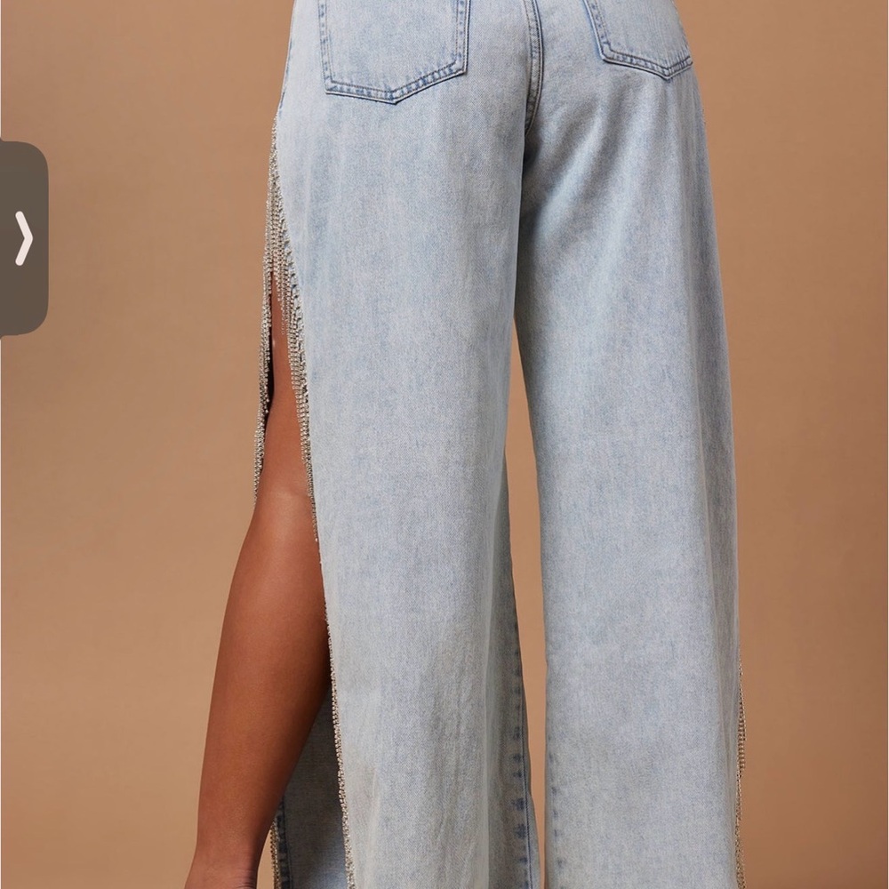 Nova Luxe Light Wash Wide-Leg Jeans with Side Chain Split - Picture 3 of 5